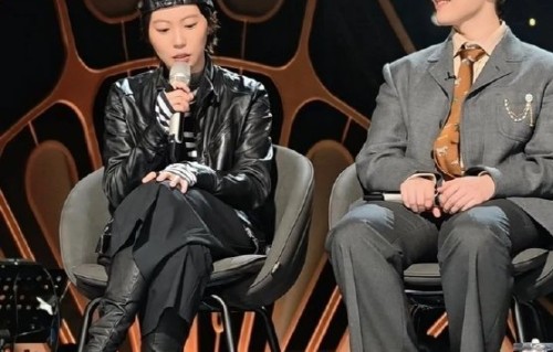 窦靖童在《歌手2026》首秀具体表演了哪几首歌曲？
