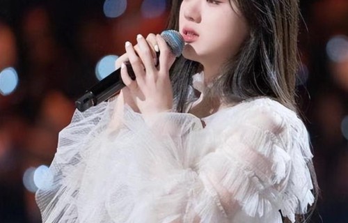 年仅18却疯狂捞金，单依纯家境被曝光后，才知道她为何着急赚钱！