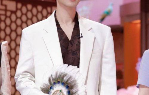 《国色芳华》剧组做客好六街，杨紫李现甜蜜互动撒糖全场-掌上长沙