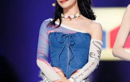 陶昕然三票全投李心洁示好组队