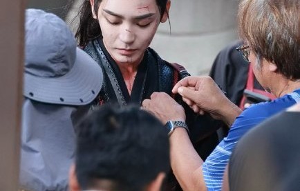 《雀骨》剧组在拍摄期间，有哪些体现其制作水准的幕后趣闻或细节？|侯明昊|道具|威亚|片场|复刻