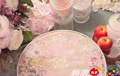奚梦瑶何猷君于6月1日在法国举行婚礼，9月在中国澳门举办答谢礼