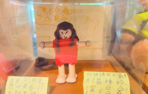 谢娜女儿跳跳泥人作品曝光