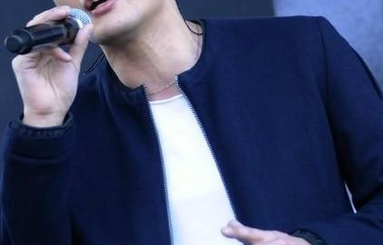 长相普通不爱张扬，仅凭一把吉他，李荣浩为何唱哭无数成年人?_天天娱乐