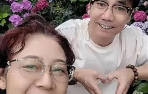 62 岁范明晚年生活曝光！坐拥南京私家大院，爬树摘杨梅日子太惬意