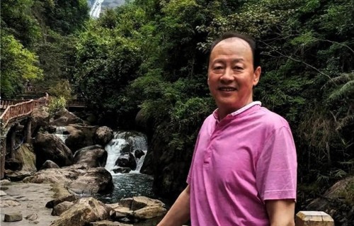 69岁侯天来近况曝光，回吉林住老家，一天接20多个学外语电话