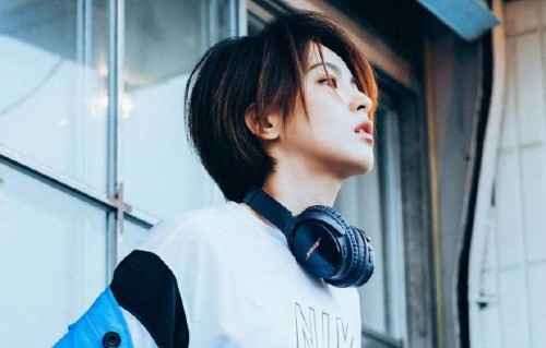 曾沛慈除了身高173厘米，还有哪些外形特点被粉丝津津乐道？|笑容|舞台|造型|眼神|童颜