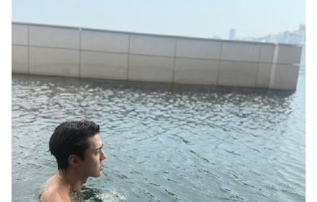 吴世勋私下还有哪些宠粉行为让粉丝印象特别深刻？