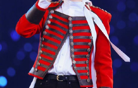 张杰在演唱会上新增的英文互动曲目和改编版歌曲，观众和乐评人的反馈如何？