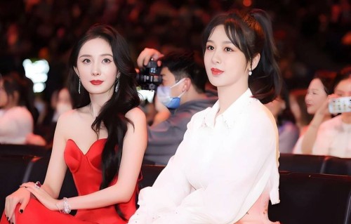 白玉兰奖竞争激烈！杨紫提前造势，和杨幂争视后，赵丽颖掉提