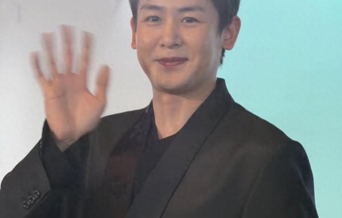 泰星Nichkhun：时隔三年重返舞台，脸胖了，网友说人夫感好重 