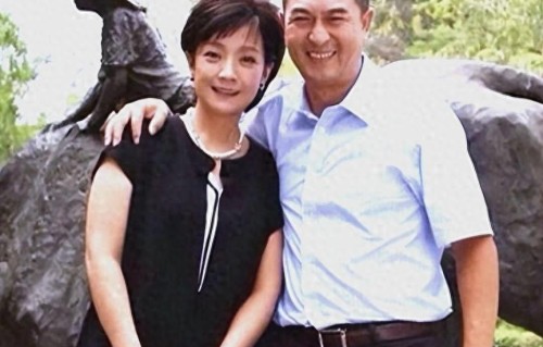38 岁嫁二婚张嘉益，41 岁高龄生女，如今夫妻俩因《主角》同上央视 