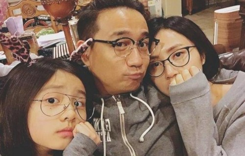 邵兵女儿也太美了！22岁高鼻梁大长腿，完美继承妈妈超高颜值