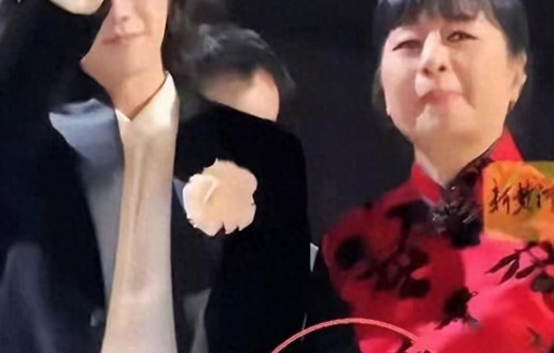 殷秀梅无子女却幸福？70岁定居北京与法国老公相伴，华晨宇常探望
