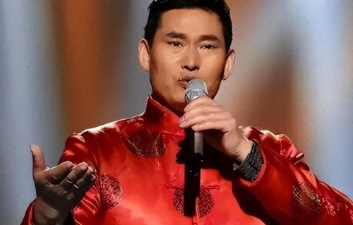 大衣哥前儿媳陈亚男订婚，未婚夫和朱小伟差距一目了然，正缘来了躲都躲不过