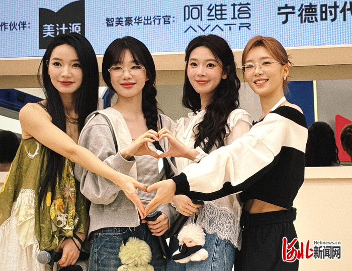 图为见面会现场