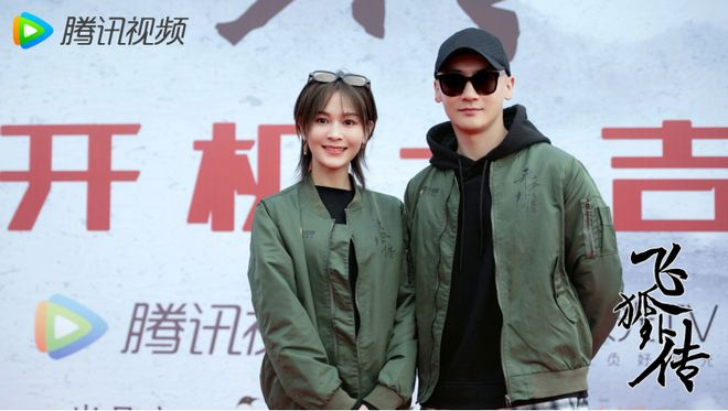 图为海铃（饰马春花）、叶项明（饰福康安）合影