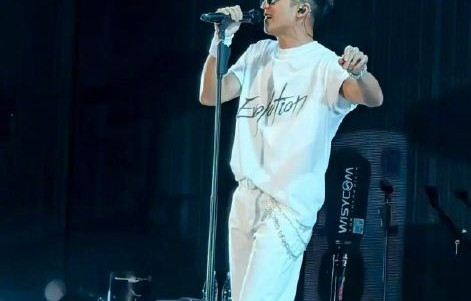 谢霆锋兑现23年前诺言：鸟巢进化演唱会震撼上演|锋味|舞台|歌迷|球体|科技