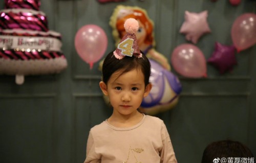 黄磊小儿子被保护9年，为何现在突然公开正脸照？