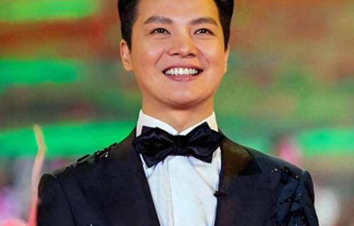 任鲁豫现状：俩儿子相差12岁，母亲在郑州生活，陪小儿子过父亲节|郑州市|河南省|家庭|央视|人生