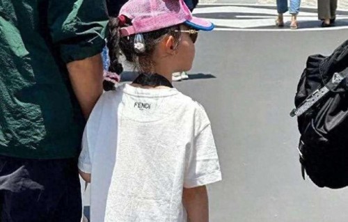 唐嫣罗晋带女儿出游被拍，低调得让人意外，平时不晒娃一家子幸福|晋嫣|引流|亲子|粉丝|附属品