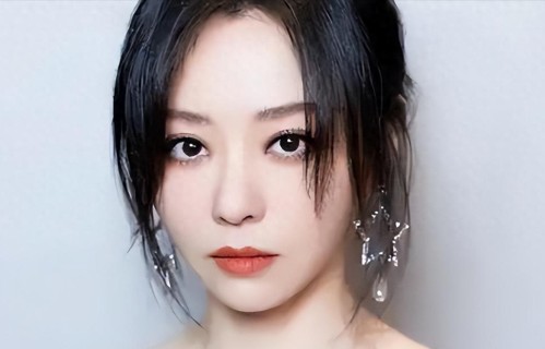 离婚7年，张靓颖再次让人刮目相看，独得6亿的冯轲后悔也晚了 