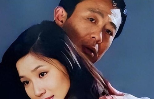 离婚后只字不提前夫侯勇，和女儿相依为命，如今46岁宛若冻龄少女