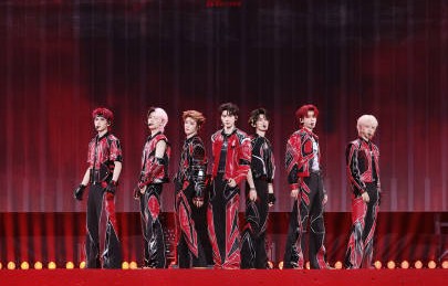 时代少年团广州演唱会舞台合照曝光