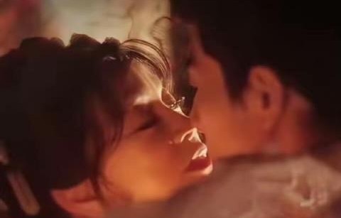 喜剧效果拉满！75岁刘晓庆即兴演情侣，小43岁搭档现场急眼