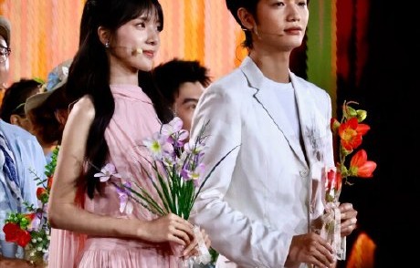 李思潼王彦桐百花奖同台合唱《岁月里的花》