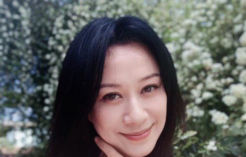 演员倪虹洁自曝需承担五位长辈的赡养责任：父母、继父、姑姑姑父