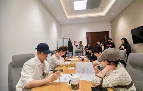 张凌赫关晓彤筹备白玉兰奖围读|准备