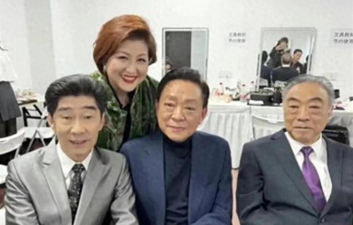 50岁阿美徐磊单身心直口快：姐弟恋？帅就完事了！