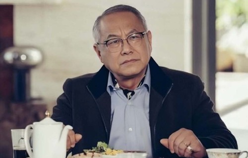 香港知名演员血管堵塞险些死，拒绝留财产给子孙，一夜输十万美金