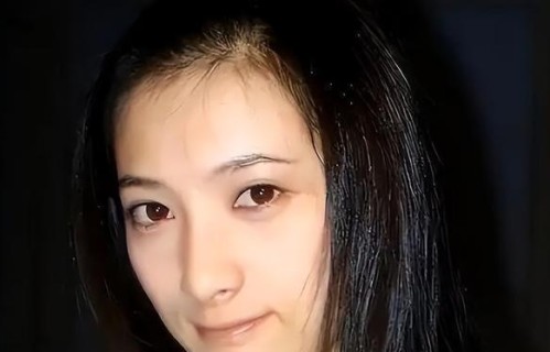 和靳东遗憾分手，转身嫁给父亲看准的女婿，46岁的她后悔了吗？