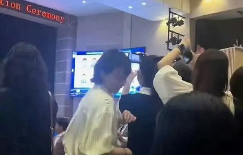 董卿现在还会继续主持央视节目吗？