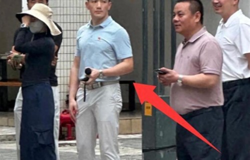 广州大学偶遇张馨予老公，生图下男人味十足，腹肌饱满仍有幸福肥