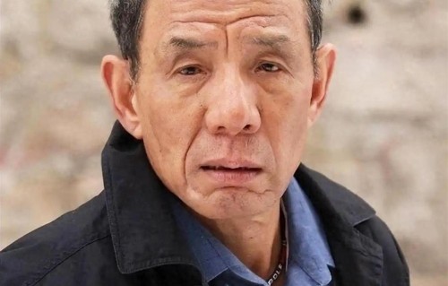 与二婚妻子相伴50年金婚，平淡一生魏宗万，打了多少年轻明星的脸