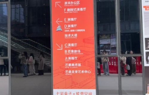 邓凯和孔雪儿在节目中具体有哪些高甜的互动环节？