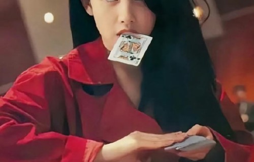上海女警撞脸邱淑贞素颜走红，网友：比亲女儿还像！