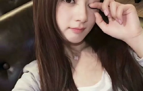 为什么网友们会称赞王伊瑶对赵丽颖近况的回应有‘分寸感’？