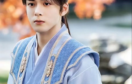 曾舜晞过往的角色形象与他这次在《月鳞绮纪》中的表现有何不同？