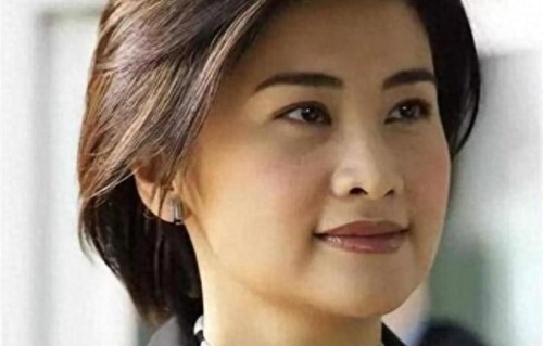 父亲临终坦白大陆有妻儿，吴小莉跨海寻找哥哥，看到哥哥后傻眼了