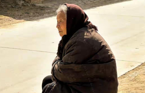 人老了，不必将就谁，不必迎合谁，一个人住，才是顶级的舒服