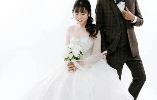奚梦瑶与何猷君法国办浪漫婚礼，9月澳门设答谢宴细节公开|何广燊|求婚|礼盒|豪门|婚纱