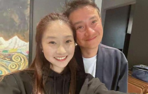 马伊琍大女儿文君竹假期与父亲一起吃饭,爸爸与女儿自拍满脸幸福