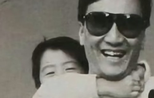 谢霆锋青岛演唱会设置了哪些缅怀环节？