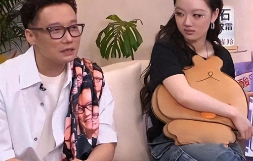 原来他是单依纯背后的男人，娱乐老总身家上亿，难怪敢回怼李荣浩