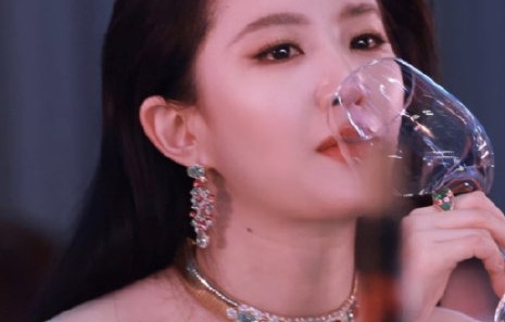 刘亦菲凭借黄亦拿了哪四个前哨奖项？