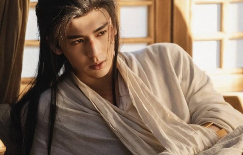 张凌赫手书春江花月夜，逐玉收官深情告别谢征引全网共鸣